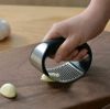 1pcs Stainless Steel Garlic Press Manual Garlic Mincer Chopping Garlic Tools Curve Fruit Vegetable Tools Kitchen Gadgets 1